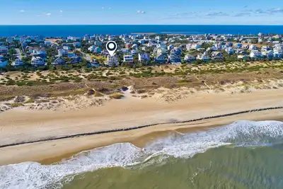 Image de Multi-level dog-friendly oceanfront home with private pool & hot tub, rec room