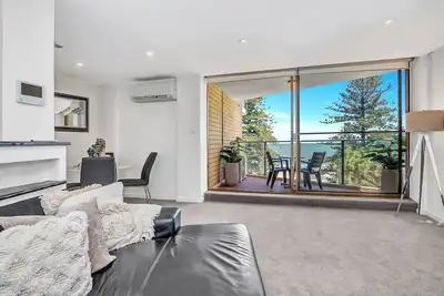 Image de Glenelg Panorama Seaside Bliss with Jetty Views