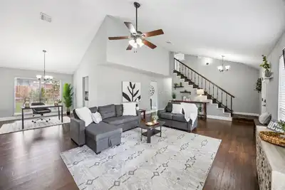 Image de Tch - Cozy 3bd\/2ba Home with desk in Euless