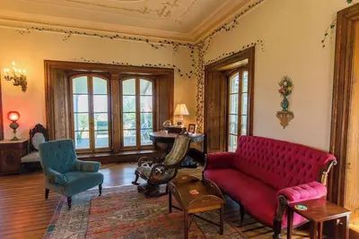 Elegant Bayview Victorian Home; walk to beach