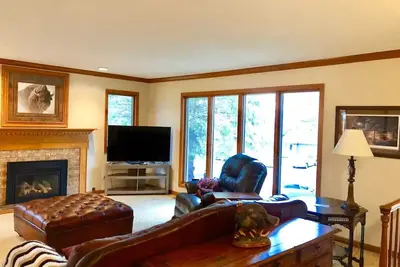 Image de Four Bedroom Home with Great Surroundings