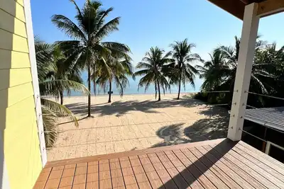 Image de Carrican Unit 2: Modern Family Friendly house with ac on the beach in Hopkins