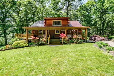 Image de Cozy Log Cabin:  Woods on the Water
