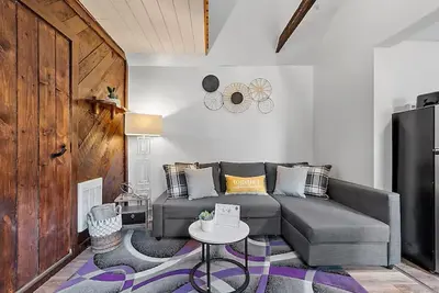 10 Min Walk to Lake w/Private Hot Tub & patio!