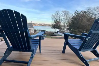 Image de Buttermilk Bay Beach House - Newly Renovated Waterfront Five Bedroom