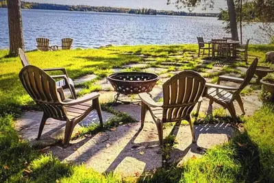 Image de Charming lakeshore cottage in Ely. The perfect family or couples getaway.