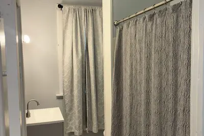 Image de Cozy 1-bedroom apartment in Historic Mill Hill with Ac, WiFi