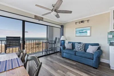 Image de Beachfront Boardwalk Escape