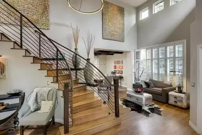 Image de Impeccable Boulder Co Home Hot Tub Ev Charger\n\n