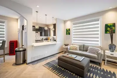 Image de Downtown Bungalow Walking Distance from Cu