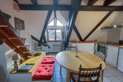 Image de La Maison Bleue - Historic house in the heart of Riquewihr. \"L'Écureuil et La Chouette\" 5 guest flats