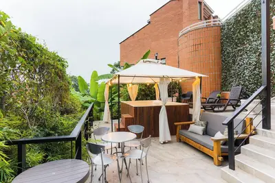 Image de Spacious 5bed house with WiFi and Ac in Poblado Medellin & Free Airport Pickup!