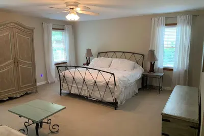 Image de 4-bedroom house in Southampton w/Private lake property