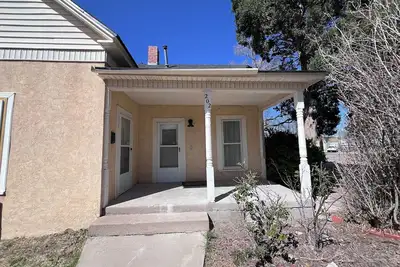 Image de Downtown Yellow House