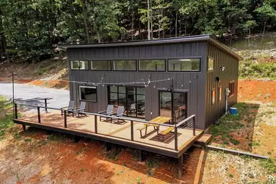 Image de \"Glass & Pine\" Home close to Bold Rock & Vineyards