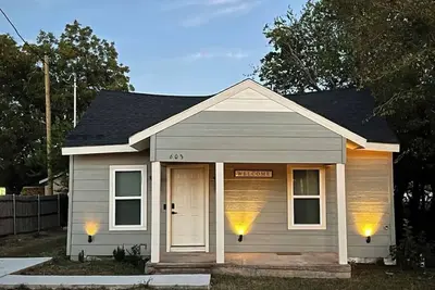Image de Charming 3-bedroom 2 bathroom house in Terrell with WiFi and Ac
