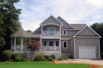 Paws A Bit: New Rental, Dog-Friendly, Pool, Soundfront Views