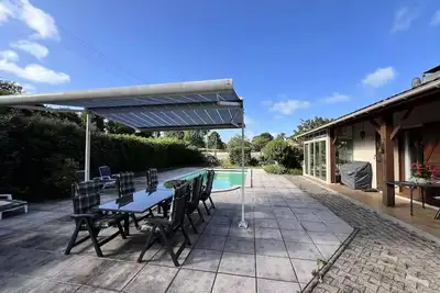 Image de 104 - Agréable villa avec piscine dans un quartier calme