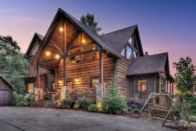 Image de Privacy Peak- Stunning Mountain Views | Game Room | King Beds