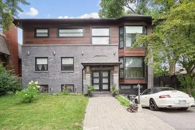 Image de Maison spacieuse à Montréal: 5 chambres, 4 salles de bain, jardin avec piscine