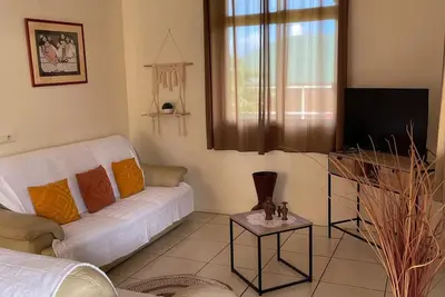 Image de House. 2 bedrooms. sleeps 4. 1 bathroom. 1 garage