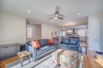 Image de New and Modern 3 Bedroom - Only Half a Mile to the Heart of Downtown Brevard!