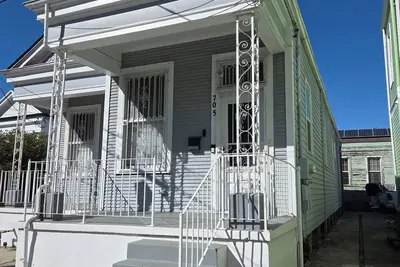 Image de Charming 2br, 5 Beds, 8 guest home in New Orleans Lower Garden District
