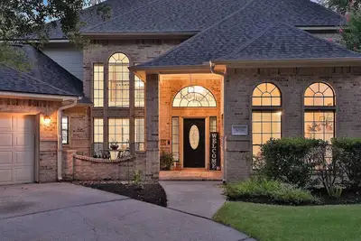 Image de Gorgeous House on Golf Course with Ac, WiFi, High Ceilings, Big Windows