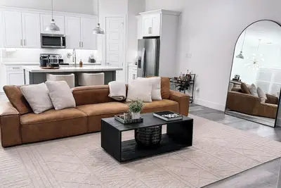 Image de Spacious Modern 2, 000sqft 4-bedroom house in Dallas