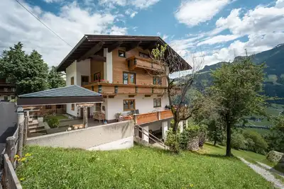 Appartement \"Buchauer\" avec vue sur les montagnes, jardin partagé et Wi-Fi