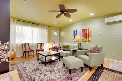 Image de 7 Mi to Clear Lake: Home w/ Peaceful Deck!