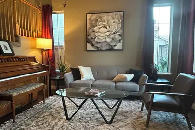 Image de Spacious and bright 4-bedroom retreat close to everything