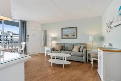 Image de 6201 Ocean Ave, Unit 204 - The Nassau Inn