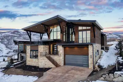 Image de Mins to Deer Valley Lift | Firepit, Game Room, Views, 5bdr | Orion by AvantStay