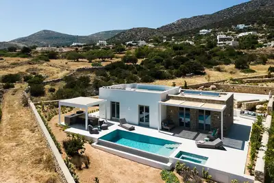 Luxury Villa Solevara - 3-bedrooms with luxury amenities, private pool & jacuzzi