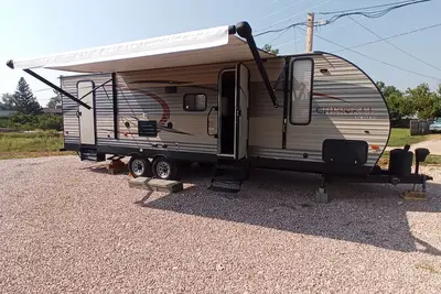 Image de Adventure Awaits! Spacious Camper, Off-Grid Experience