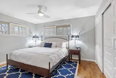 Image de A peaceful hilltop retreat just a few blocks from Lake Michigan