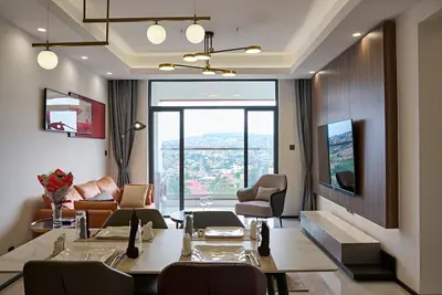 Image de 3-Bedroom apartment at Oasis Park.