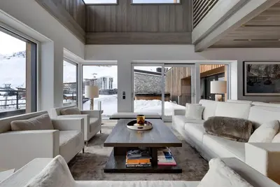 Appartement spacieux à Tignes avec jacuzzi et parking, idéal pour 12 personnes