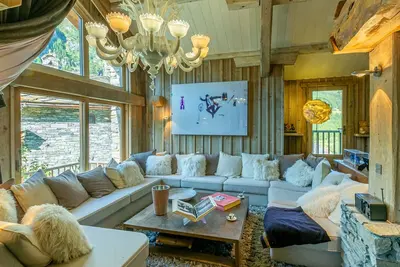 Image de Chalet grand luxe avec piscine, sauna, hammam et bar - Accueille 12 personnes