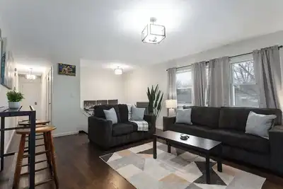 Image de Pets Welcome_Close to Dt Lees Summit, Walk to Shops|5 King Beds|Mins to Stadiums