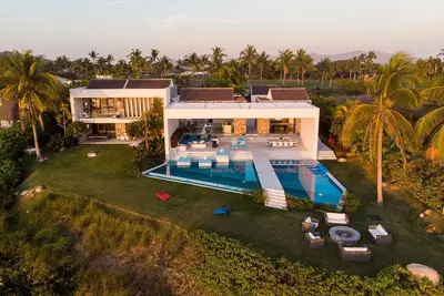 Image de 12 Guests | Oceanfront Villa w/ Fire Pit | 2 Pools & Jacuzzi | Private Chef & Staff