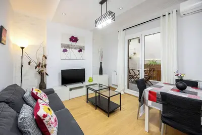 Image de Enjoy this cozy interior apartment with capacity for 6 people, ideal for families located in the iconic Eixample neighborhood.
