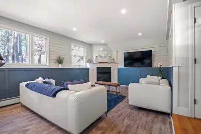Image de Updated A-Frame w/ Game Room, Short Drive to Beach!