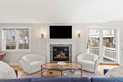 Image de Private deck, walk to Commercial Street!