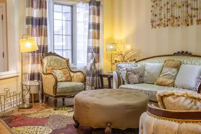 Image de Royal Luxury | Central Home w\/ Gazebo | By Toronto