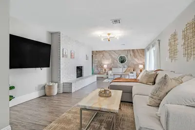 Image de Home in Henderson w 4br, Grill, Pool & Scenic Deck