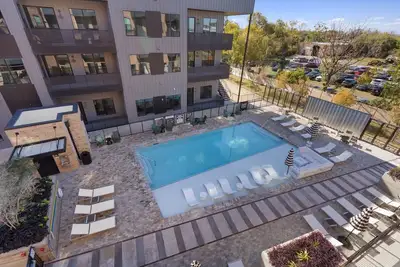 Image de Congress King Suite I Pool, Bbq, Dog Park & Gym!