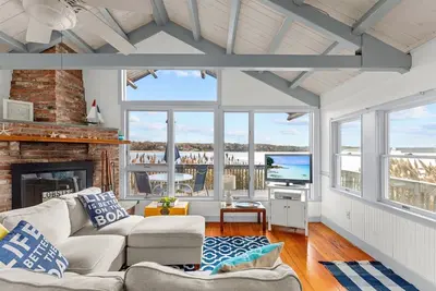 Image de 2025 Foremast: Charming Cottage w\/ Panoramic Town Cove Views, Pet Friendly!