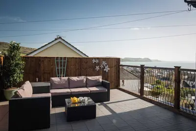 Image de Host & Stay | Ammonite